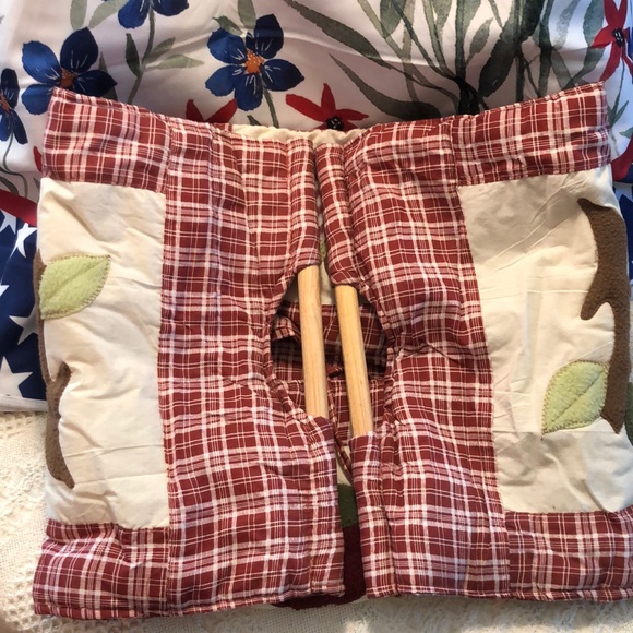 Kitchen Vtg Fabric Carrier Wooden Dowel Handles Holds A Pie Pan Or A